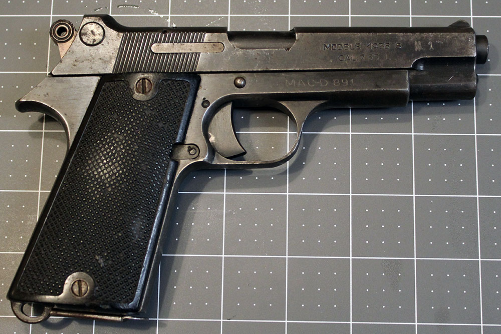 Model 1935S pistol right side